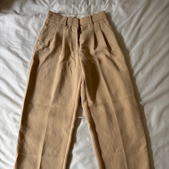 Aritzia Carrot Pants (Crepette) Size 0 - Picture 1 of 3